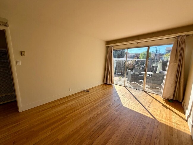 Building Photo - 1072F-A/B-PGPM-T/L-CS