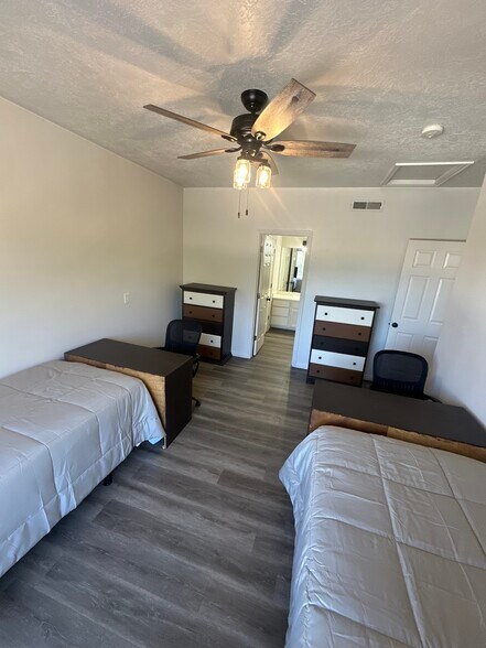 Building Photo - 1490 S 430 W #