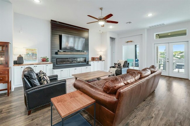 Building Photo - 805 Karst Cv