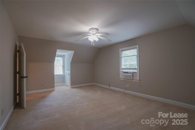 Building Photo - 6932 Foxglove Dr
