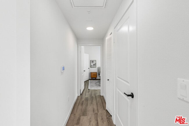 Building Photo - 10824 Blix St