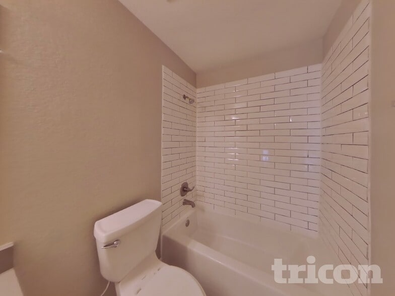 Building Photo - 1106 Castleman Dr