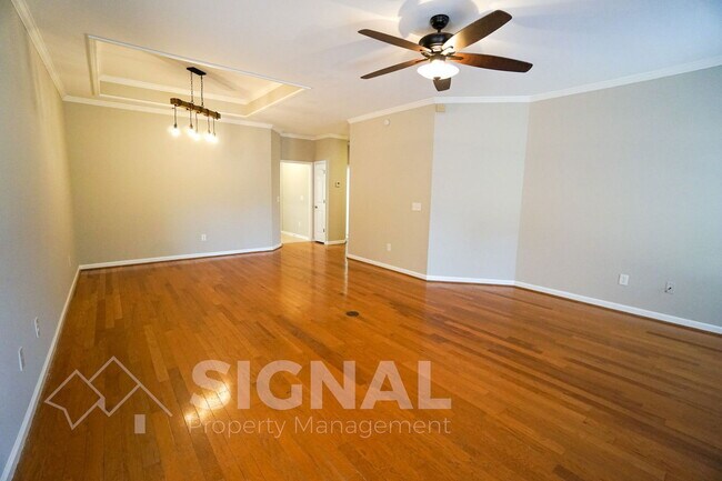 Building Photo - 2825 7 Oaks Cir