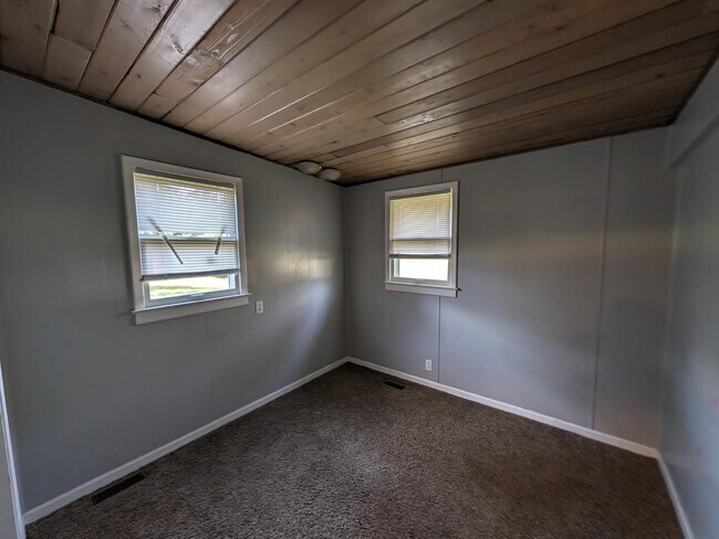 Building Photo - 56445 Eastlea Dr