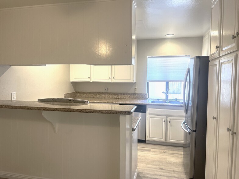 Building Photo - 10659 Caminito Cascara