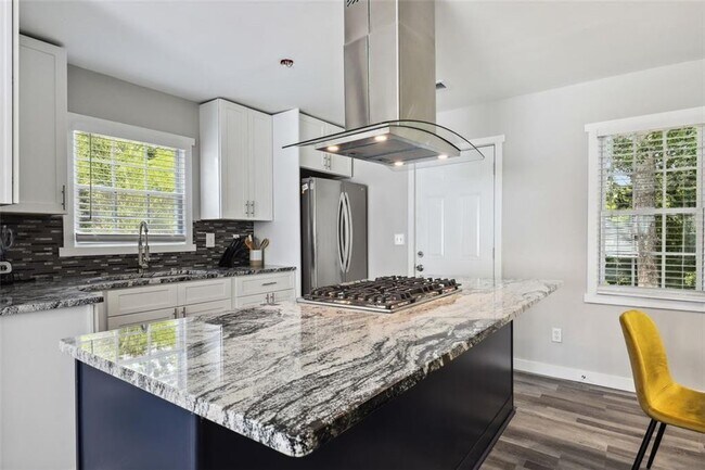 Building Photo - 1561 Pontiac Pl SE