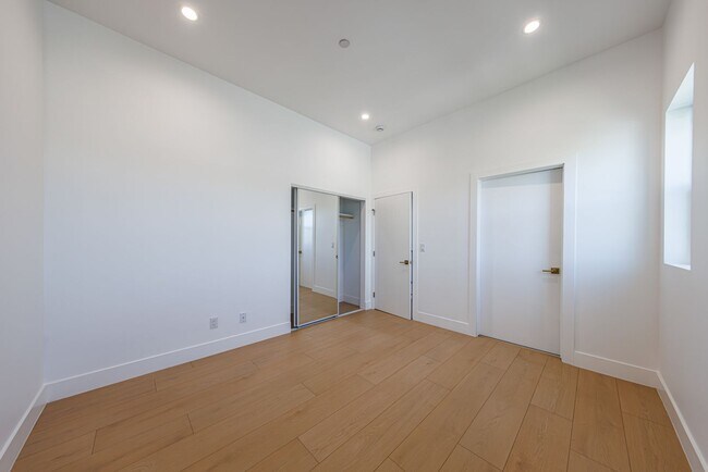Building Photo - 5931 Woodman Ave