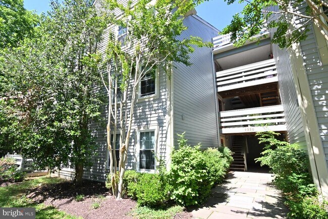 Building Photo - 2220 Springwood Dr