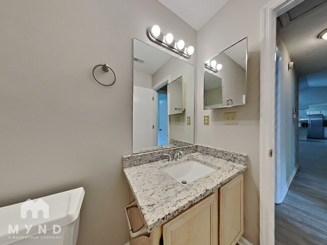 Building Photo - 10983 Morning Dove Dr