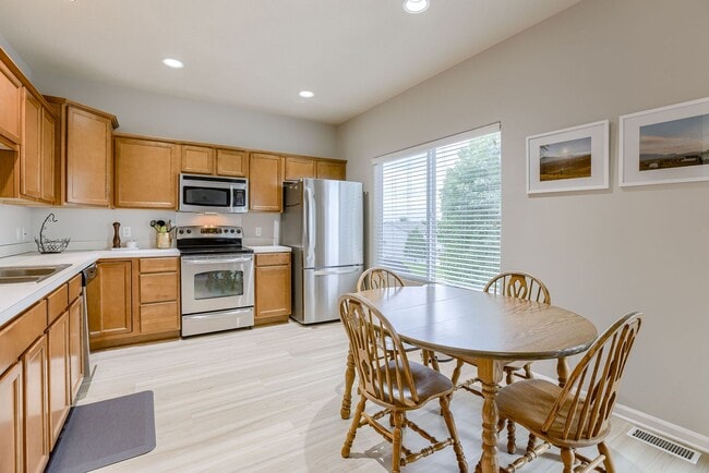Building Photo - Short Term Furnished 3 Bedroom Townhome!!