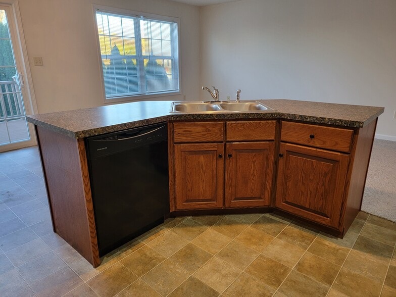 Building Photo - 302 Mount Olive Ln