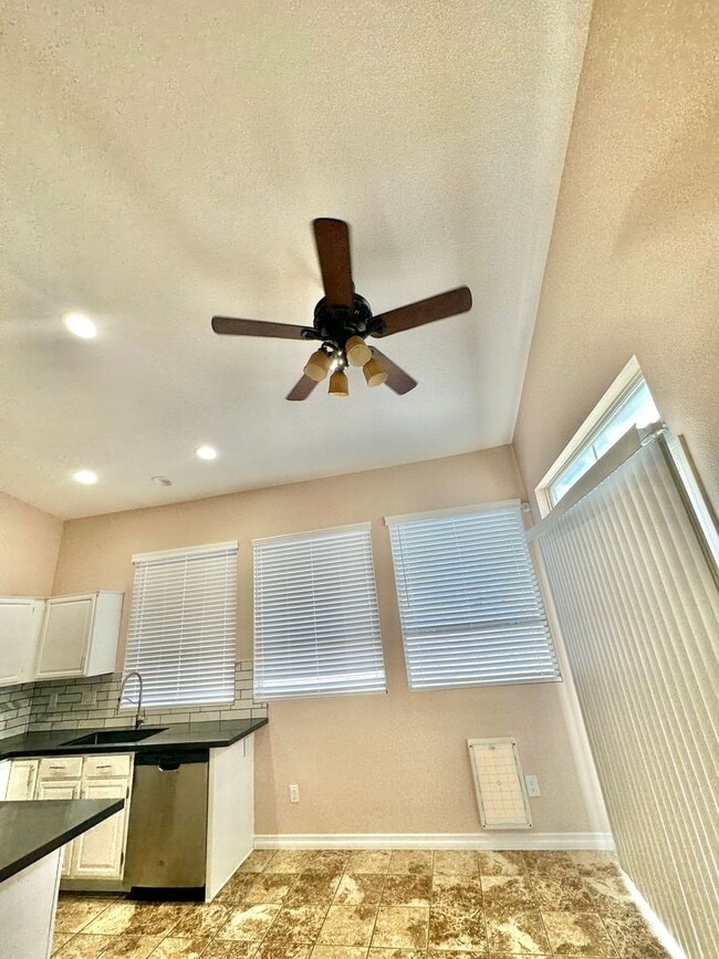 Building Photo - Darling one story home