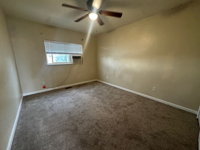 Building Photo - 7126 Oxmoor Ln