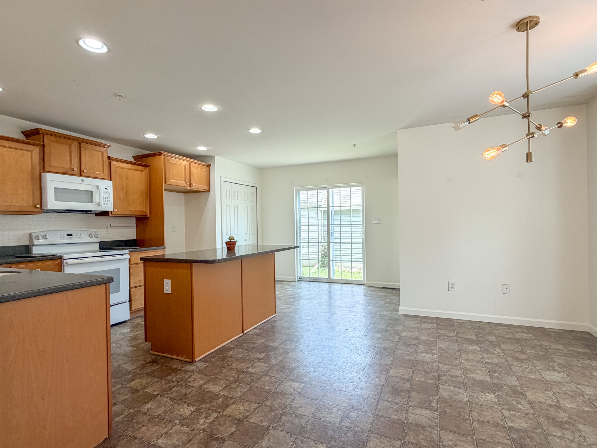 Building Photo - 900 Cadwell Ln
