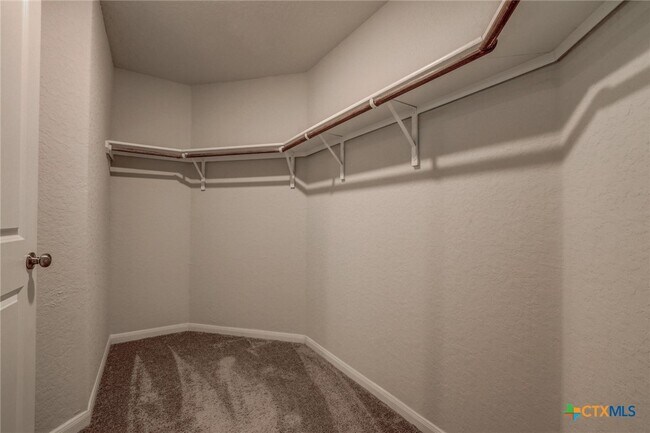 Building Photo - 1945 Redstart