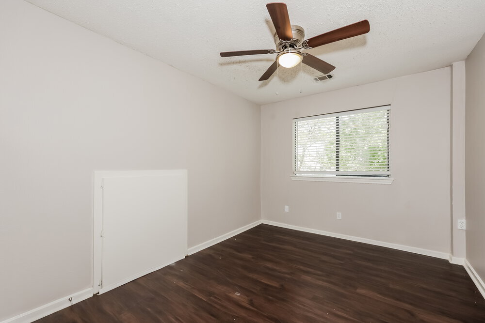 Building Photo - 657 Edgewood Dr