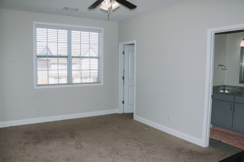 Building Photo - 102 Far View Dr