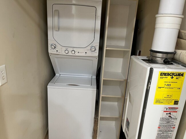 Building Photo - 10 E Broadway