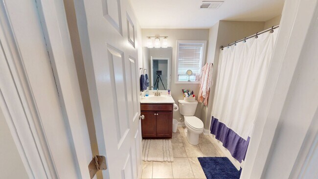 Building Photo - $500 OFF 1st Month's Rent if Leased by 07/...