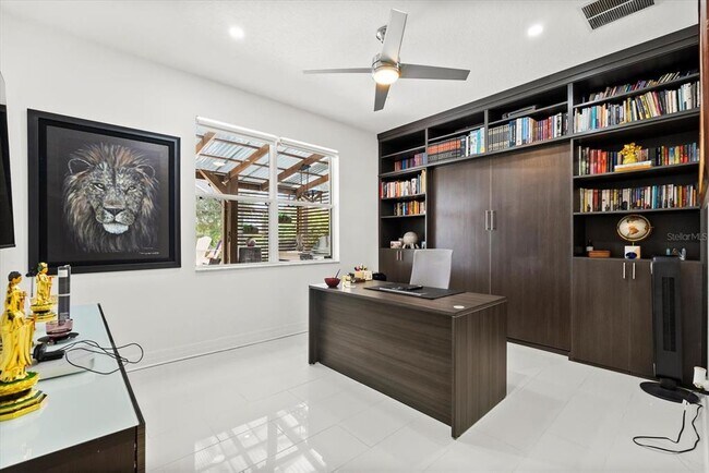 Building Photo - 10148 Malpas Point