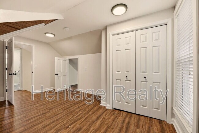 Building Photo - 3820 Sutherland Ave