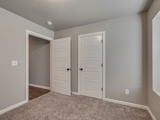 Building Photo - 5800 Campbell Creek Dr