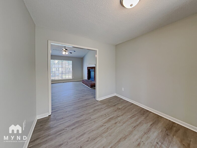 Building Photo - 2708 Laburnum Dr