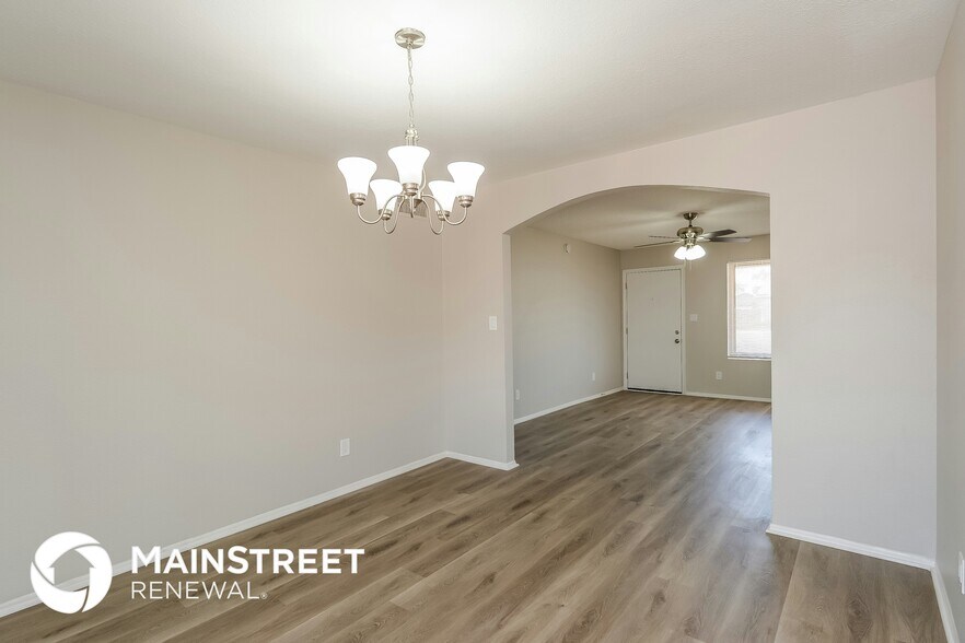 Building Photo - 2249 E Gable Ave