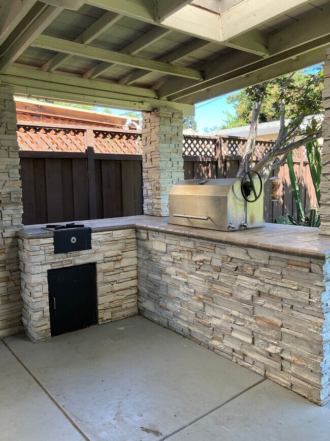 Building Photo - Nicely Updated 4-Bedroom House With Nice B...
