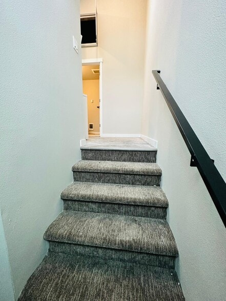 Building Photo - 2715 Maple St