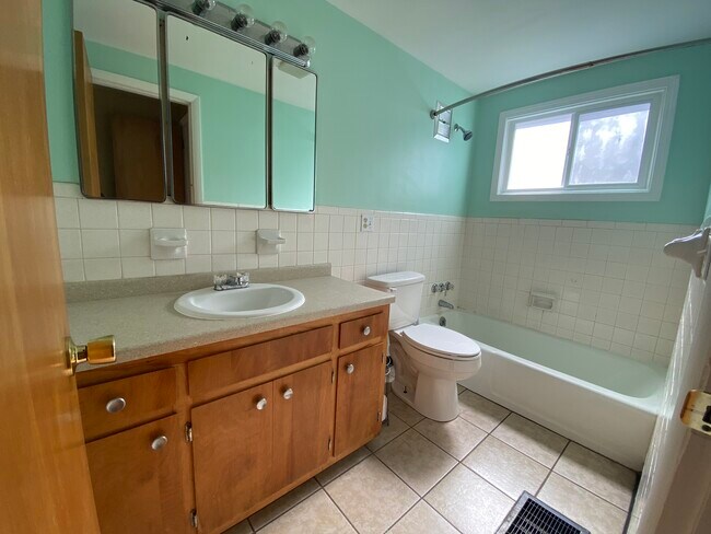 Building Photo - 413 Livingston Ave