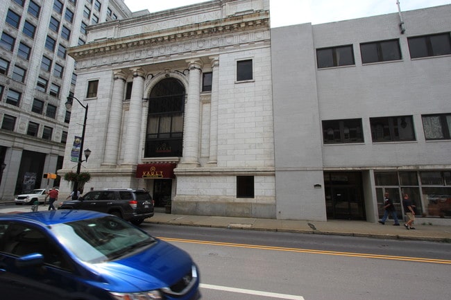 Building Photo - 32 W Market St