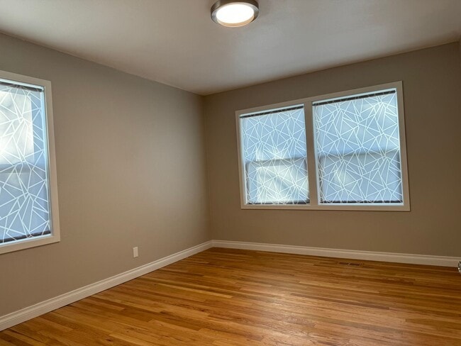 Building Photo - Charming 4 bedroom on 1+acre in Renton across from Benson Hill Elementary