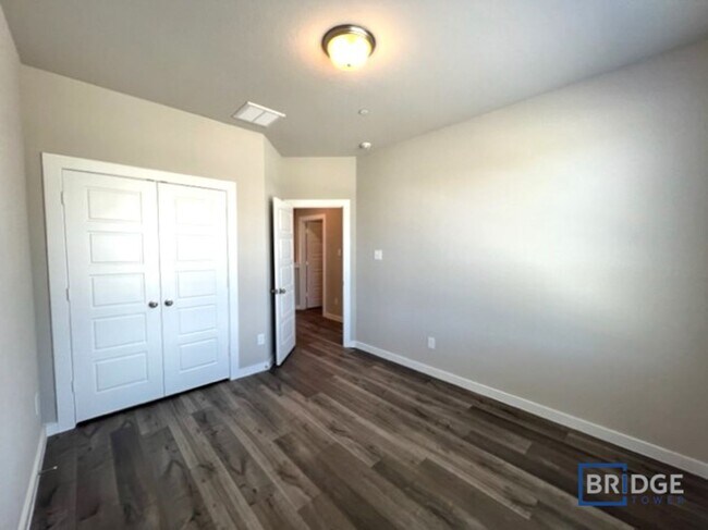 Building Photo - 333 N Centro Circle, Shenandoah, TX 77385