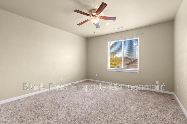 Building Photo - 1510 W Cactus St
