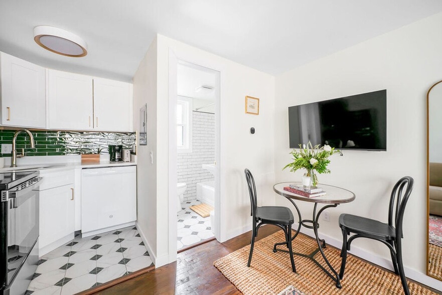 Building Photo - 179 W Wilson St