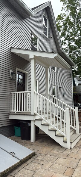 Building Photo - 18A Charles St