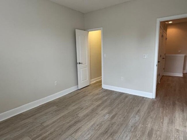 Building Photo - Newly renovated 4 Bedroom 3 1/2 Bathroom Town Home in Windermere