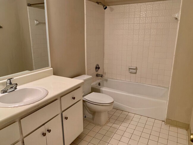 Building Photo - 5931 Kay Dr NW