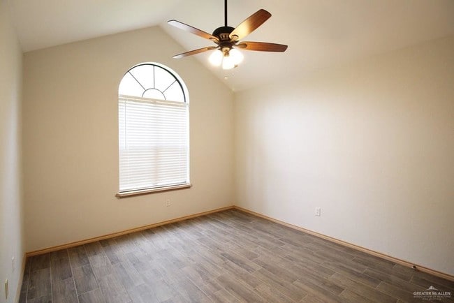 Building Photo - 15 Falcon Ave W