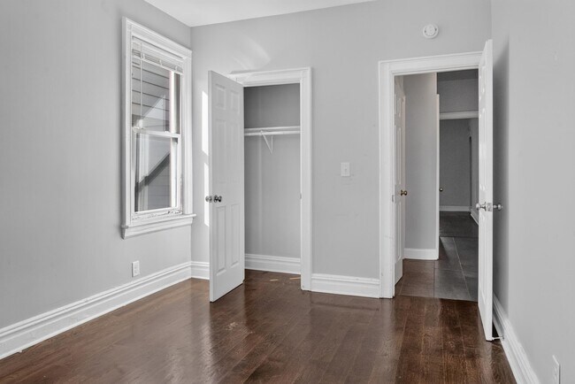 Building Photo - 86 W 45th St