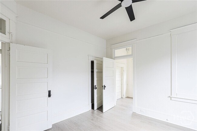 Building Photo - 316 W 40th St