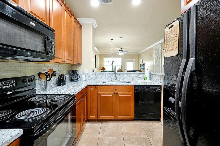 Building Photo - 909 Charo Pky