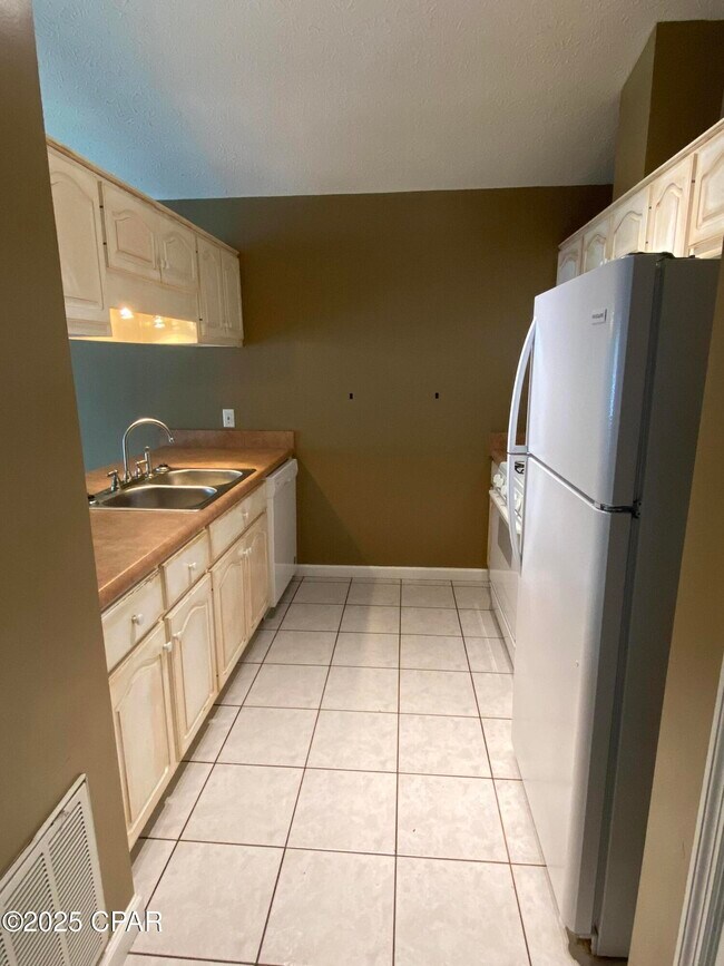 Building Photo - 158 Clara Ave