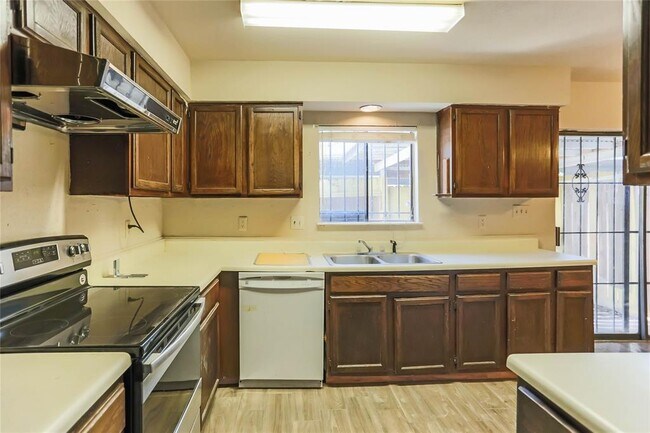 Building Photo - 9901 Sharpcrest St