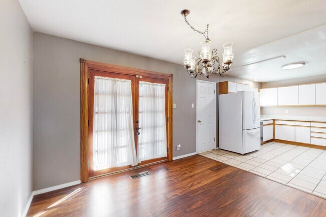 Building Photo - LOMAS/JUAN TABO 3 Bedroom 2 Bath 1/CG