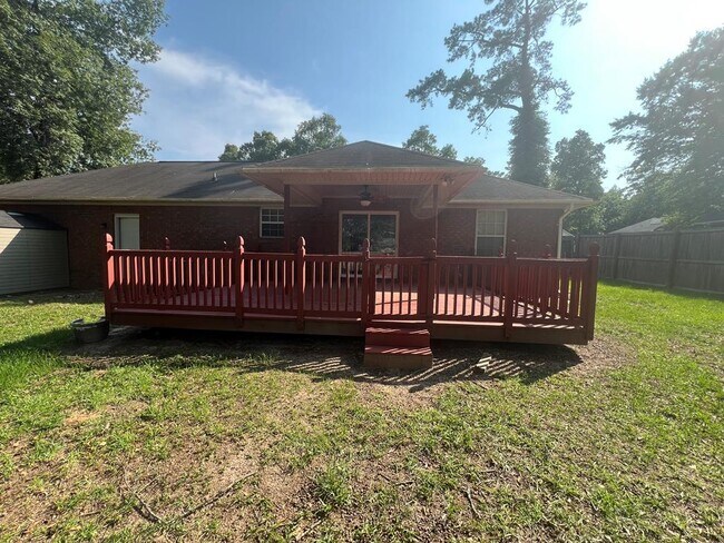 Building Photo - 3290 Valencia Dr