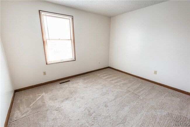 Building Photo - 325 Kaymar Dr