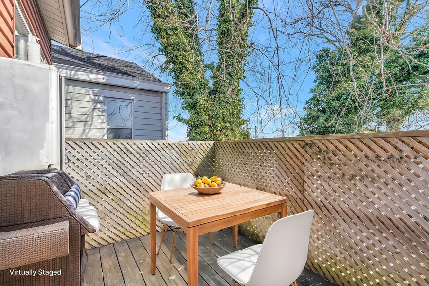 Building Photo - 1410 Russell St