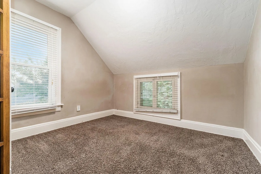 Room 2 - 2339 Summit St